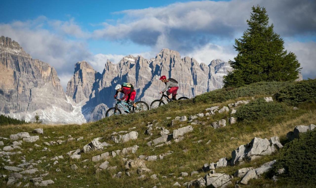 Agriturismo Ai Castioni Molveno Exteriör bild
